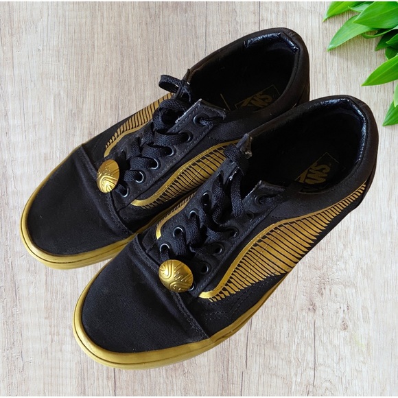 Vans x Harry Potter Golden Snitch Classic Sneakers - Picture 2 of 11